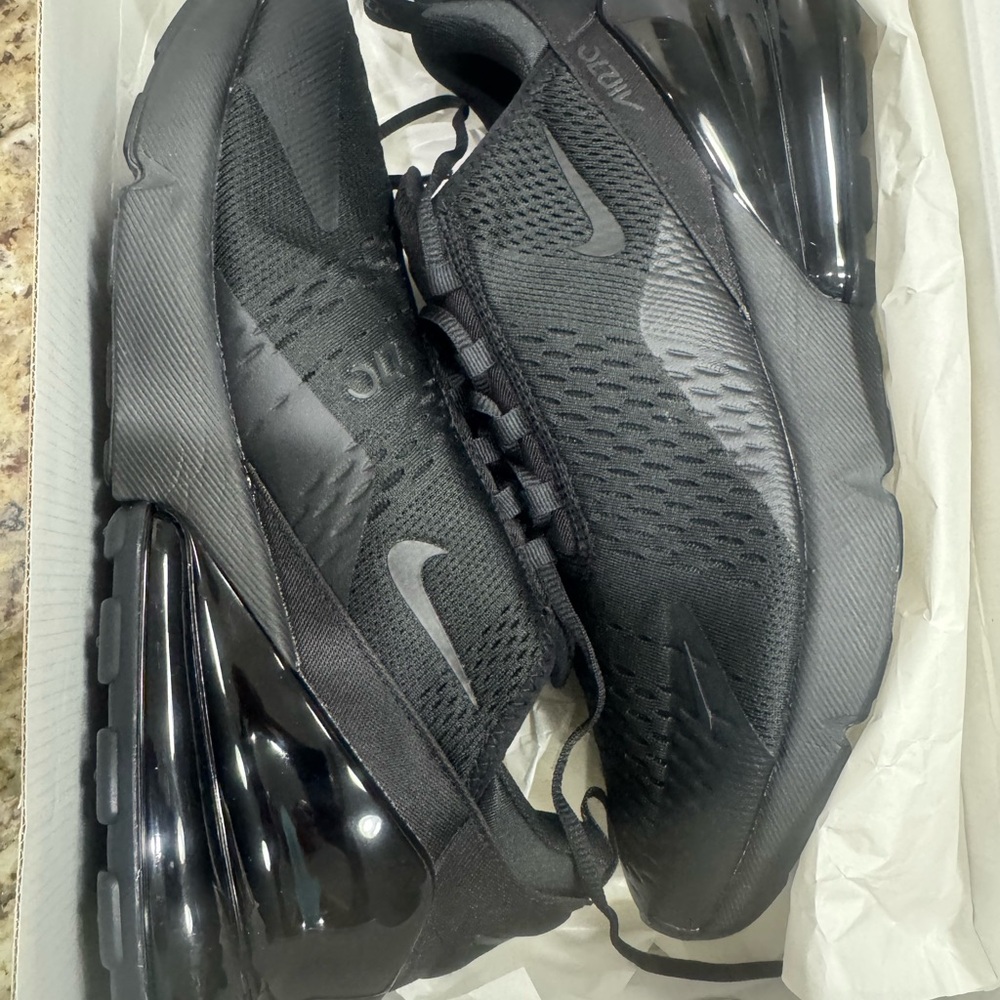 Nike Air Max 270 Triple Black Shoes
Sizes 12.5 - Picture 6 of 11